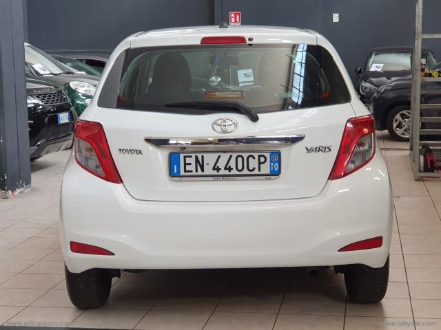 Auto - Toyota yaris 1.3 5p.