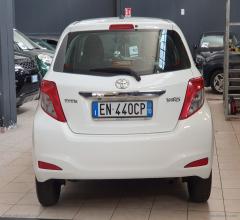 Auto - Toyota yaris 1.3 5p.