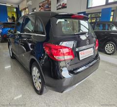 Auto - Mercedes-benz b 180 d business