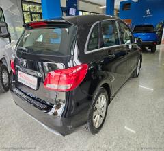 Auto - Mercedes-benz b 180 d business