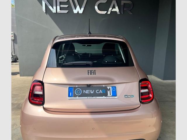 Auto - Fiat 500 la prima berlina 42 kwh