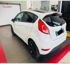 Auto - Ford fiesta 1.4 5p. bz.-gpl black & white ed.