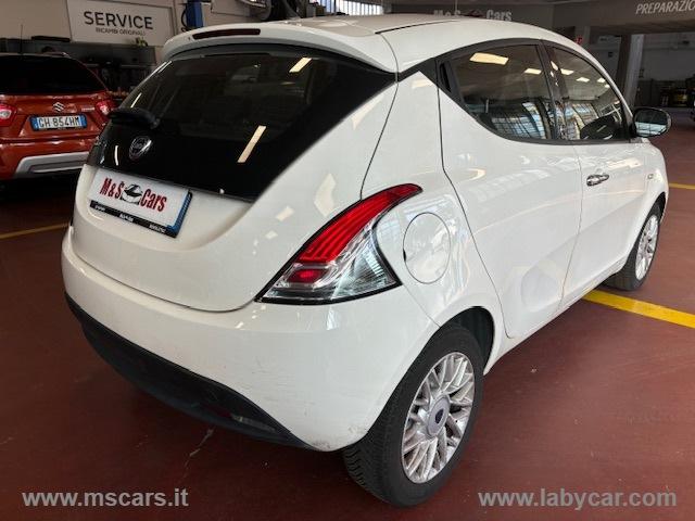 Auto - Lancia ypsilon 1.2 69 cv 5p. gpl ecochic silver