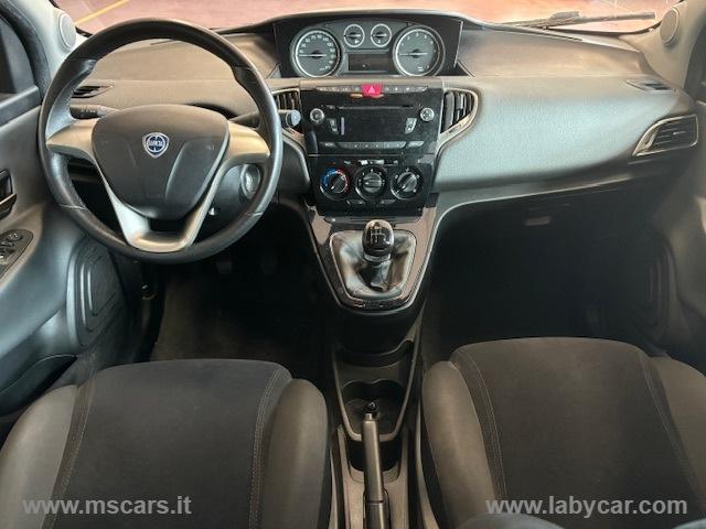 Auto - Lancia ypsilon 1.2 69 cv 5p. gpl ecochic silver