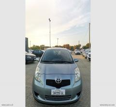 Auto - Toyota yaris 1.0 5p. sol