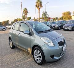 Auto - Toyota yaris 1.0 5p. sol