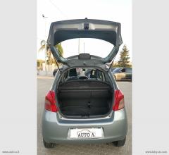 Auto - Toyota yaris 1.0 5p. sol