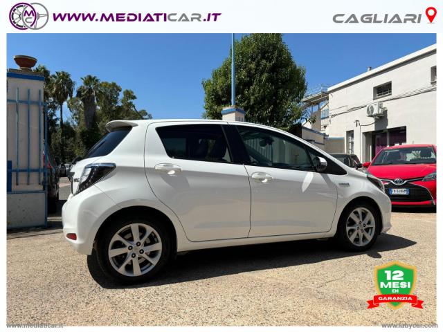 Auto - Toyota yaris 1.5 hybrid 5p. style