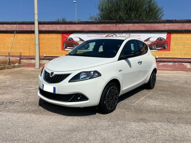 Auto - Lancia ypsilon gold 1.0 70cv hybrid