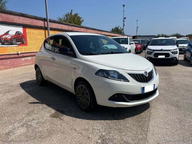 Auto - Lancia ypsilon gold 1.0 70cv hybrid