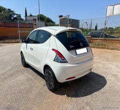 Auto - Lancia ypsilon gold 1.0 70cv hybrid