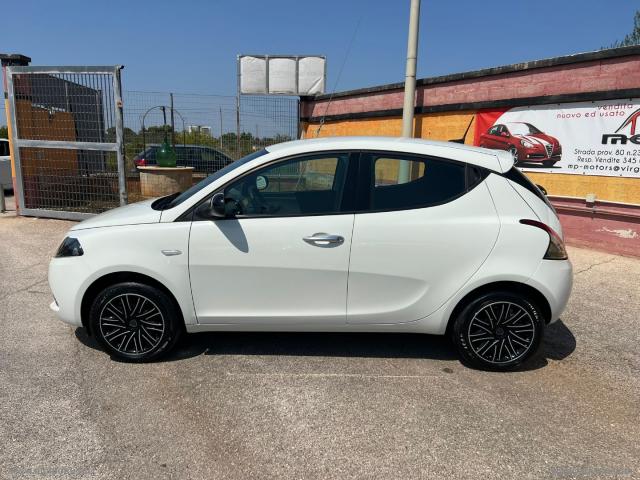 Auto - Lancia ypsilon gold 1.0 70cv hybrid