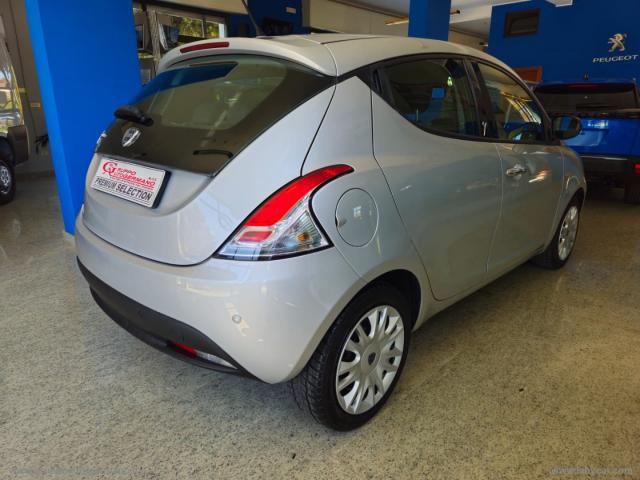 Auto - Lancia ypsilon 1.3 mjt 95 cv 5p. s&s gold