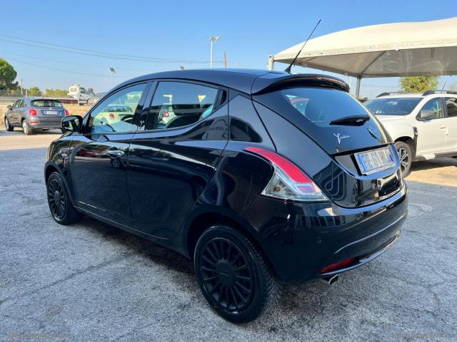 Auto - Lancia ypsilon 1.3 mjt 95 cv 5p. s&s silver