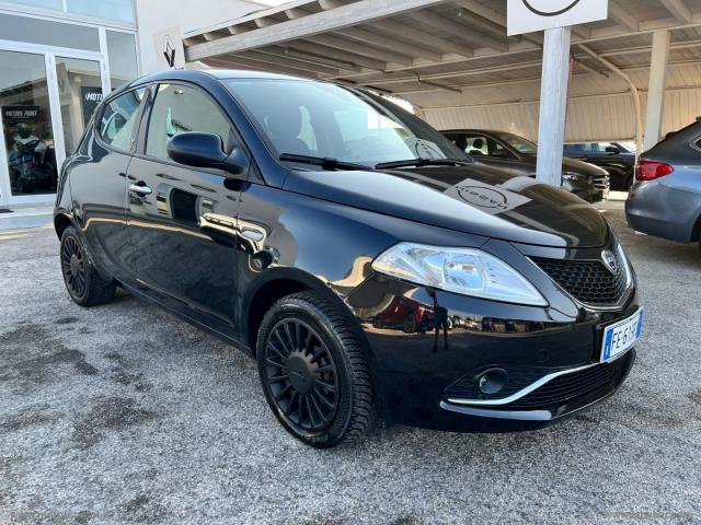 Auto - Lancia ypsilon 1.3 mjt 95 cv 5p. s&s silver