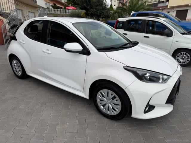 Auto - Toyota yaris 1.0 5p. trend