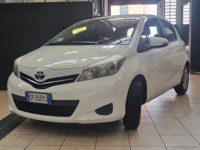 Auto - Toyota yaris 1.3 5p. active