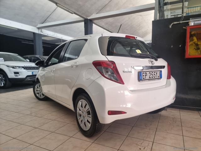 Auto - Toyota yaris 1.3 5p. active