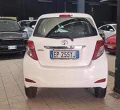 Auto - Toyota yaris 1.3 5p. active