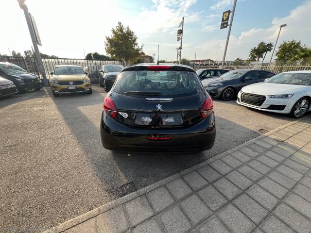 Auto - Peugeot 208 puretech 68 5p. active