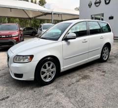 Auto - Volvo v50 d2 polar