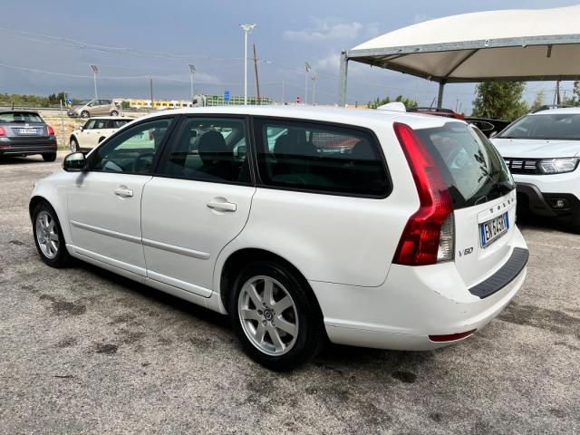 Auto - Volvo v50 d2 polar