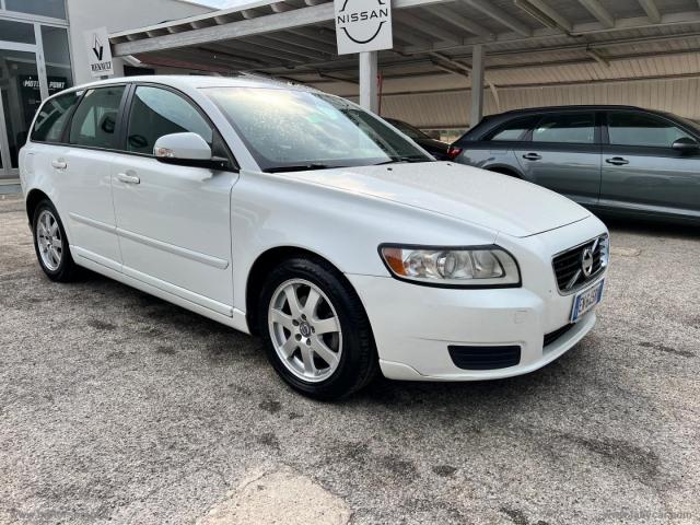 Auto - Volvo v50 d2 polar