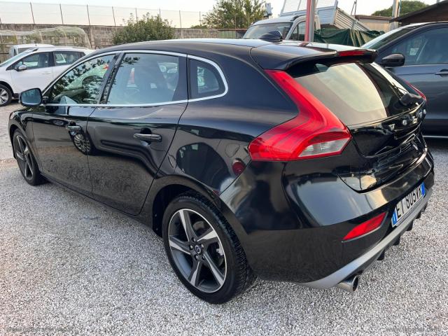 Auto - Volvo v40 d2 1.6 r-design momentum