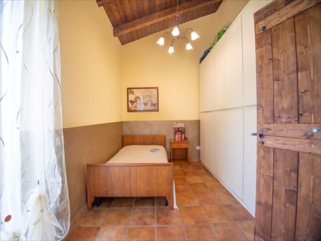 Appartamenti in Vendita - Villa in vendita a pianella periferia