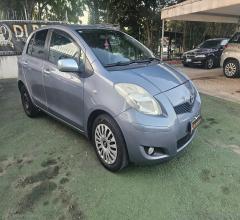 Auto - Toyota yaris 1.3 5p. sol