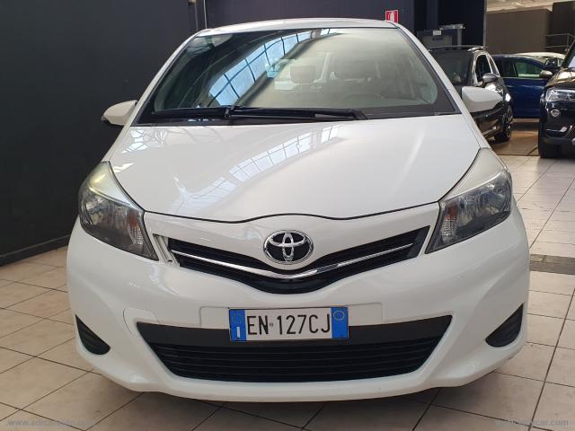 Auto - Toyota yaris 1.3 3p. active