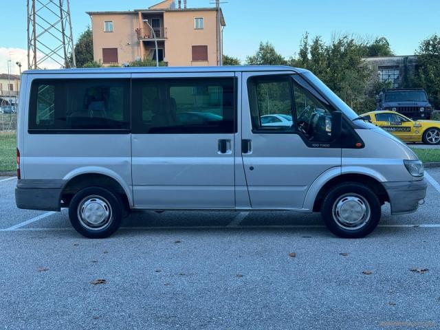 Auto - Ford transit tourneo