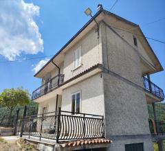 Appartamenti in Vendita - Casa indipendente in vendita a bianchi periferia