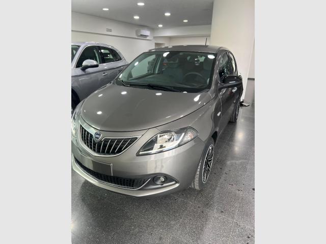 Lancia ypsilon 1.0 firefly 5p. s&s hybrid gold