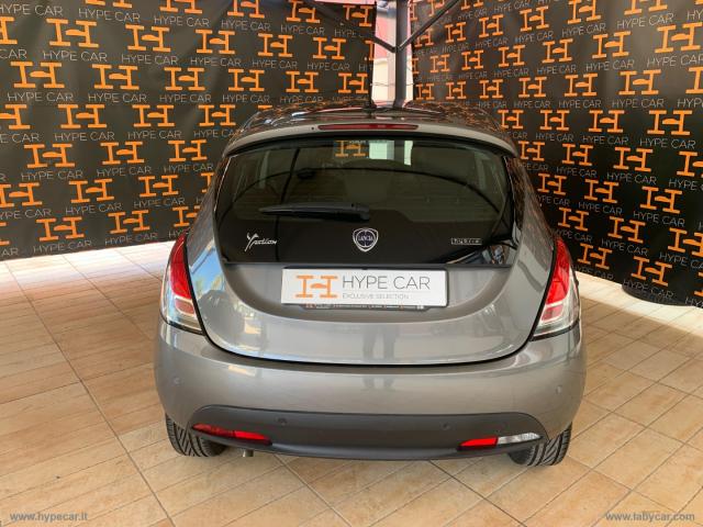 Auto - Lancia ypsilon 1.0 firefly 5p.s&s hybrid silver