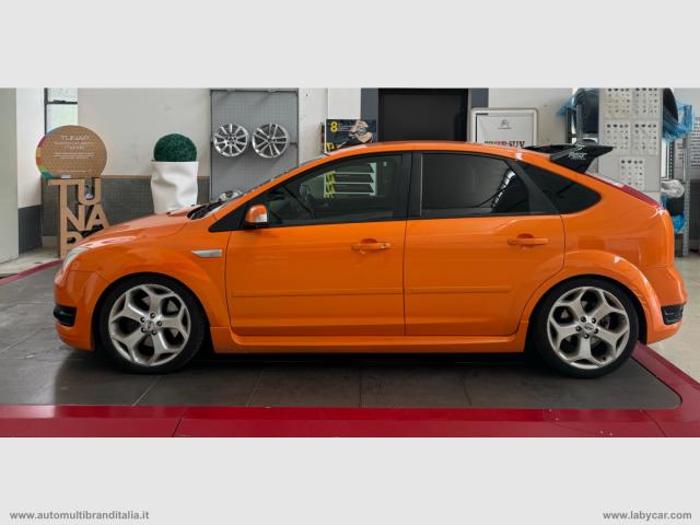 Auto - Ford focus 2.5t 225cv 20v 5p. st