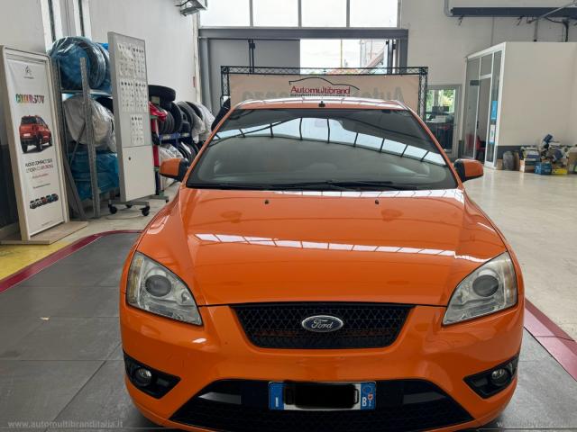 Auto - Ford focus 2.5t 225cv 20v 5p. st