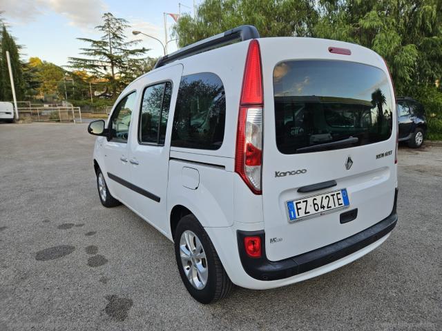 Auto - Renault kangoo blue dci 8v 95 cv 5p. life