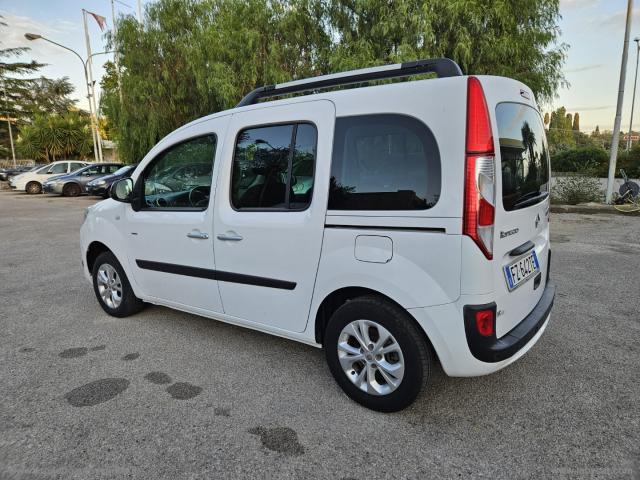 Auto - Renault kangoo blue dci 8v 95 cv 5p. life