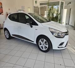 Auto - Renault clio dci 8v 75cv 5p. moschino intens