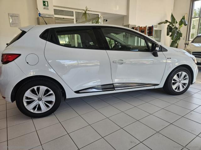 Auto - Renault clio dci 8v 75cv 5p. moschino intens