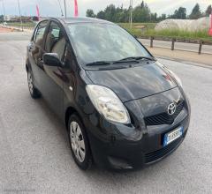 Auto - Toyota yaris 1.0 5p.