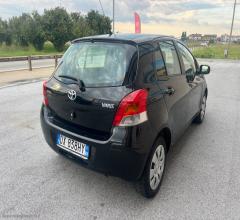 Auto - Toyota yaris 1.0 5p.