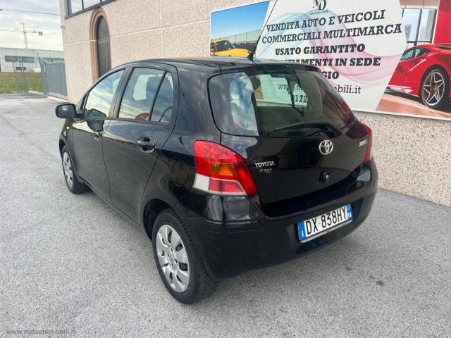 Auto - Toyota yaris 1.0 5p.