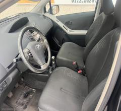 Auto - Toyota yaris 1.0 5p.