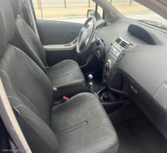 Auto - Toyota yaris 1.0 5p.