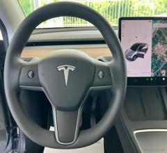 Auto - Tesla model y long range awd