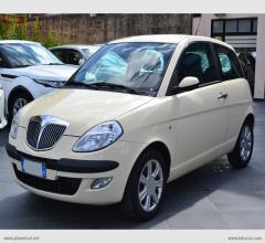 Auto - Lancia ypsilon 1.3 mjt 75 cv oro giallo