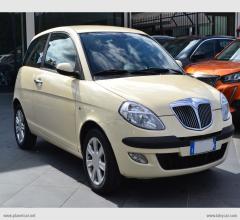 Auto - Lancia ypsilon 1.3 mjt 75 cv oro giallo