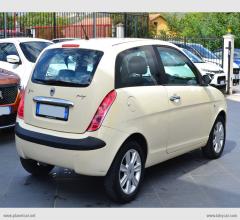 Auto - Lancia ypsilon 1.3 mjt 75 cv oro giallo